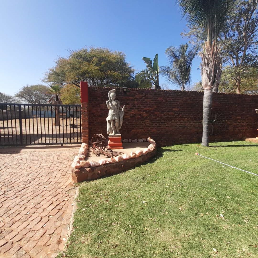 9 Bedroom Property for Sale in Zilkaatsnek North West